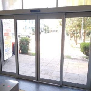 PUERTAS DE VIDRIO CORREDIZAS AUTOMATICAS PERÚ