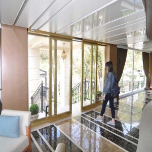 PUERTA AUTOMATICA DE CRISTAL CON SENSOR