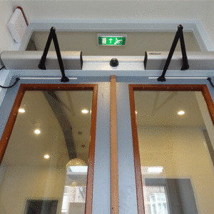 puerta automatica peatonal batiente