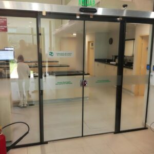 mamparas de vidrio templado automáticas en Perú